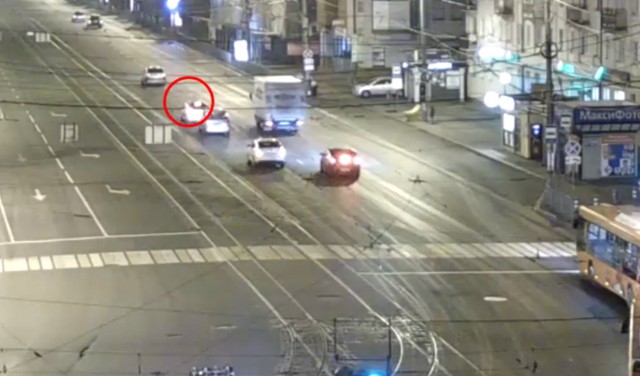 Камера зафиксировала ДТП с пешеходом на Ленинском проспекте в Калининграде (видео)
