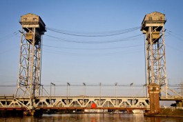 В Калининграде поднимут двухъярусный мост для захода десантного катера Балтфлота