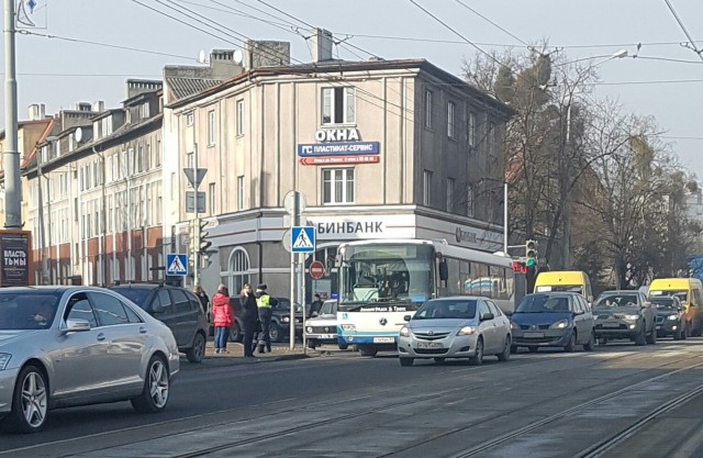 Очевидцы: На Советском проспекте в Калининграде автобус сбил женщину