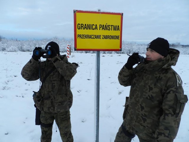 Двоих туристов оштрафовали за попытку сфотографировать российско-польскую границу  (фото)