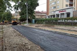 На участке улицы Красной в Калининграде начали укладывать новый асфальт