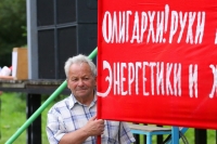 Коммунисты требуют отстранить от должности главу Калининградского обкома за участие в митинге с Немцовым