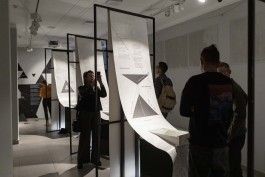 «Нормальное мужество и стихотворные чертежи»: в Калининграде открыли выставку о Бродском с вещами поэта (фото)