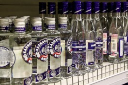 Полицейские изъяли в Гурьевском районе 25 тысяч бутылок «палёной» водки