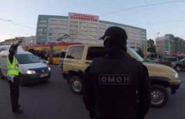 В ФСБ объяснили массовую проверку автомобилей у ТЦ «Плаза» в Калининграде (видео)