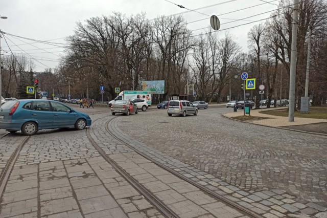На перекрёстке Озерова и Пролетарской в Калининграде планируют убрать брусчатку