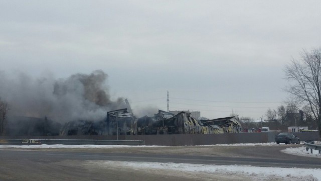Пожар на складе в Гурьевском округе тушили девять часов