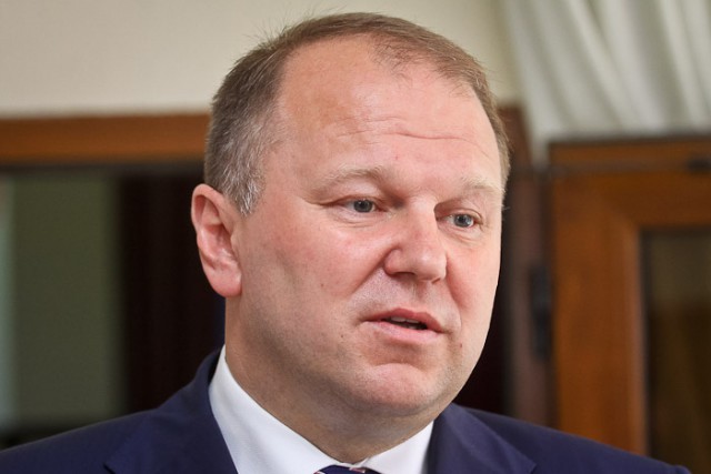 Медведев отказал Цуканову в отмене санкций для предоплаченных товаров