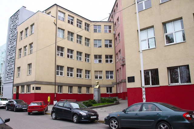 Где припарковаться на ул. Клинической в Калининграде?