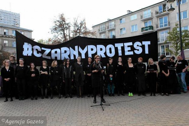 В крупных городах Польши прошли массовые протесты против полного запрета абортов