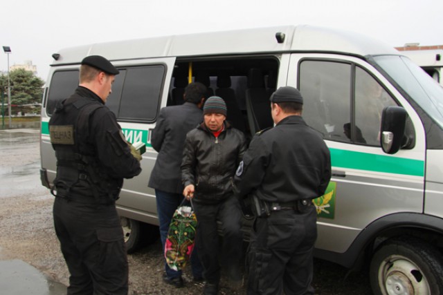 Калининградские приставы выдворили за пределы страны шесть граждан Узбекистана