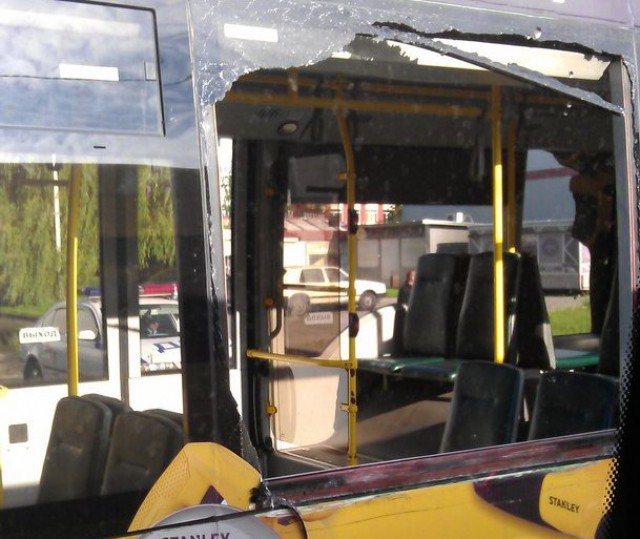 На улице Громовой в Калининграде столкнулись автобус и троллейбус