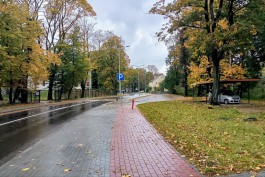 «Велодорожка и широкий тротуар»: в Калининграде завершают реконструкцию улицы Карташева (фото)