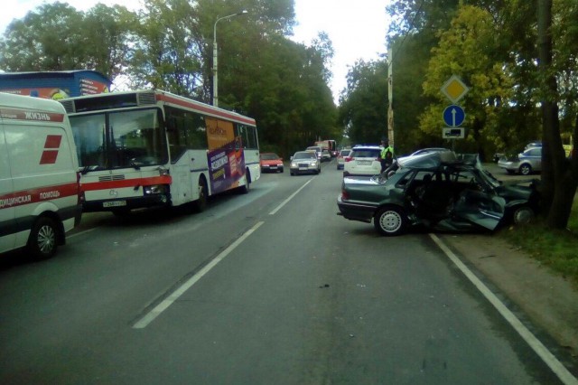 УМВД: В аварии с автобусом на Советском проспекте пострадал водитель «Митсубиси»