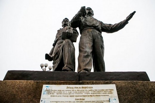 Советские скульптуры с Зелёного моста в Вильнюсе хотят передать музею