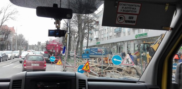 Из-за ремонтных работ на улице Невского в Калининграде образовались пробки