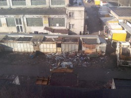 Горы мусора на Балтийском рынке в Калининграде!
