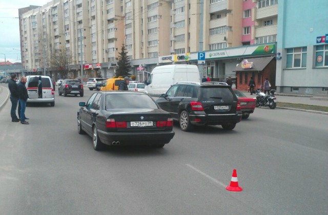 Очевидцы: На ул. 9 Апреля в Калининграде пешехода-нарушителя сбила машина