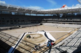 На поле стадиона к ЧМ-2018 в Калининграде приступили к устройству дренажа