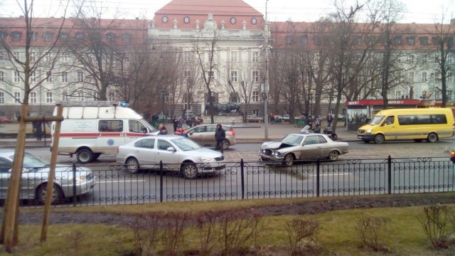 В центре Калининграда «Мерседес» протаранил «Шкоду» (фото)