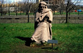 БФУ им. И. Канта передал зоопарку скульптуру немецкого поэта