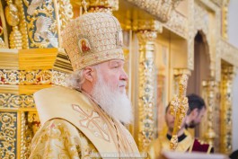 Патриарх Кирилл призвал верующих не посещать храмы и молиться дома
