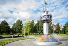 В Калининграде отремонтируют памятный знак «Часовые пояса» рядом с Нижним озером (фото)