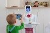 «Новый сотрудник»: в посёлке Талпаки представили робота-официанта Ксюшу