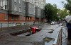 На Тенистой аллее в Калининграде автомобиль упал в огромный провал на дороге (видео)