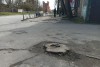 «Провалы на валу»: на ремонт «убитого» тротуара на Литовском выделят около 10 млн рублей