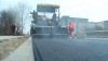 При строительстве дороги на Сельме в Калининграде укладывают асфальт с нанодобавками