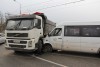 На проспекте Победы в Калининграде столкнулись маршрутка и грузовик: пострадали восемь человек