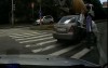 В Калининграде «Мерседес» задел женщину с коляской на переходе и уехал