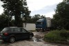 «Накипело»: жители Колосовки перекрыли дорогу грузовикам с песком