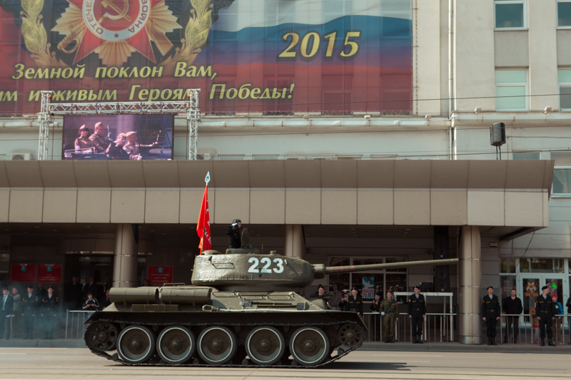 Легендарный танк Т-34, штурмовавший Кёнигсберг, на площади Победы, 9 мая 2015 года