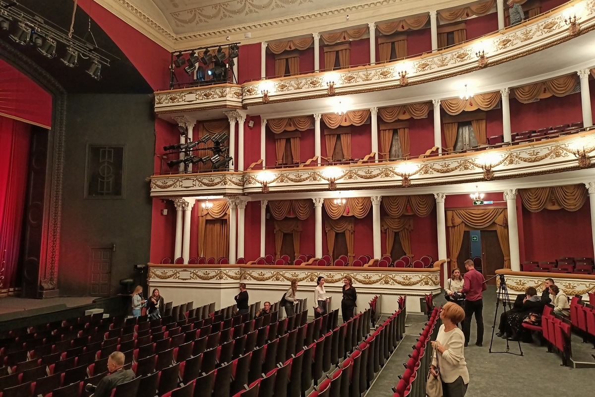Драмтеатр калининград фото зала с местами
