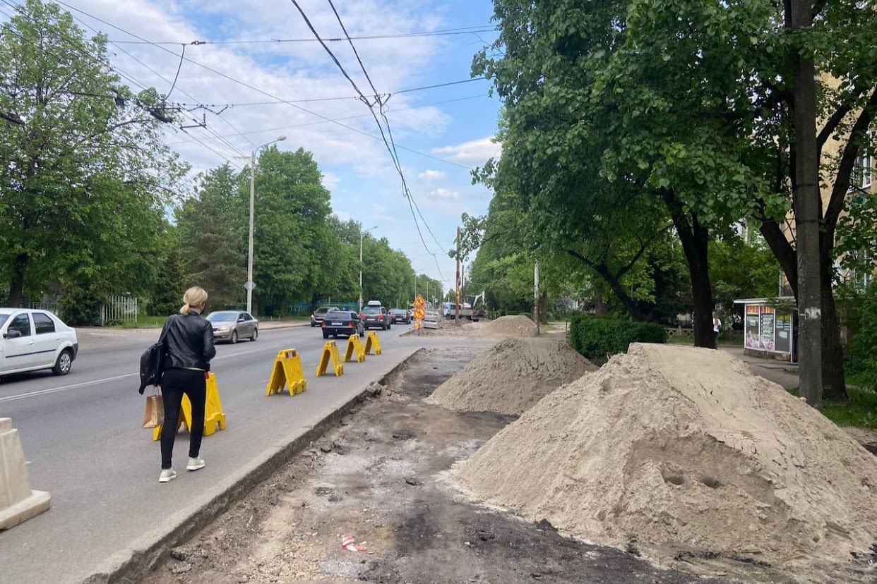 На улице Дзержинского в Калининграде начали ремонт тротуаров