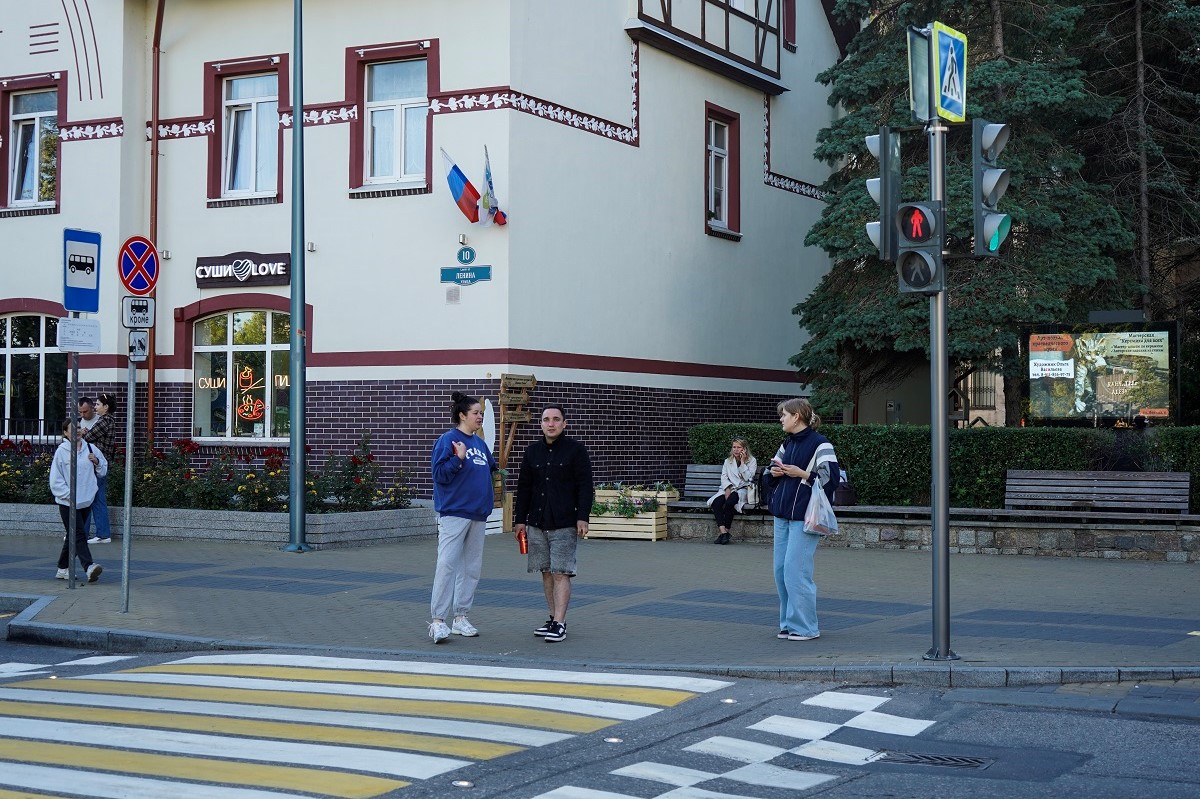 В центре Зеленоградска появились новые пешеходные переходы и светофоры