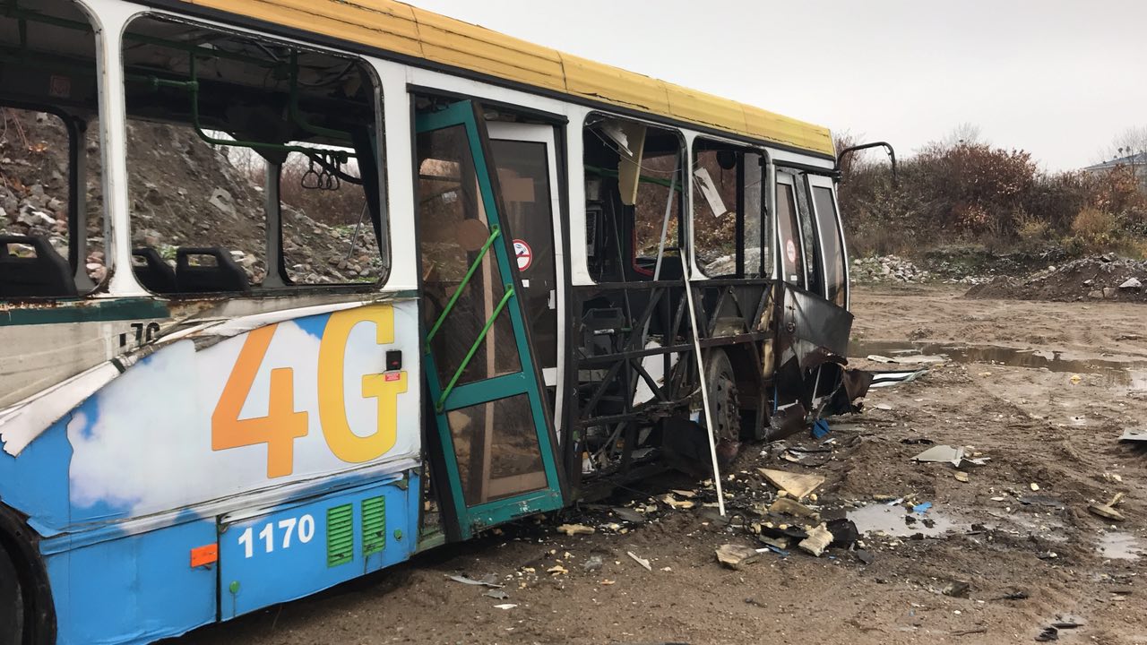 Взрыв автобуса в тольятти. Взрыв автобуса на учении. Взрыв автобуса в Киселевске. Взорванный автобус в Тольятти.