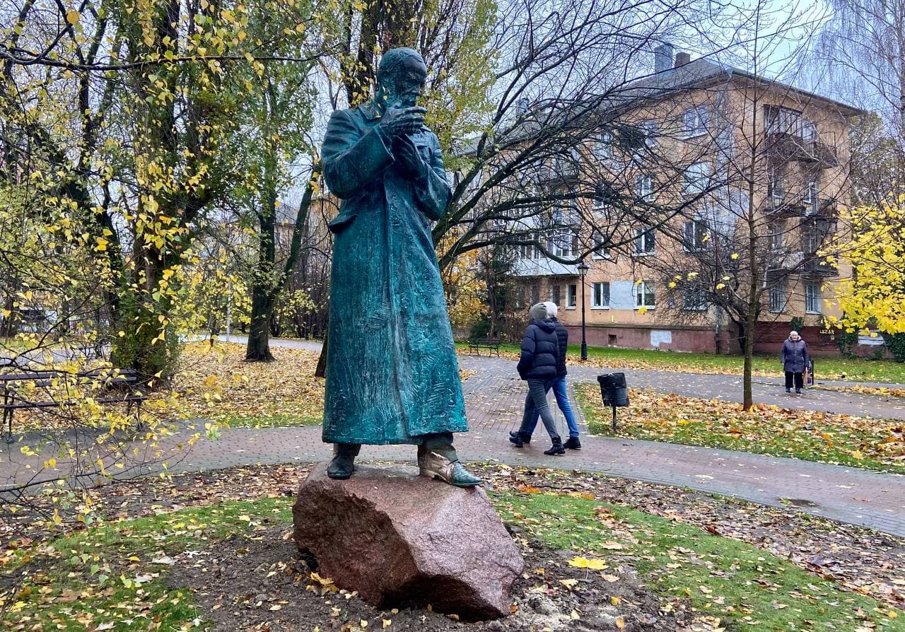 В центре Калининграда установили памятник Фёдору Достоевскому