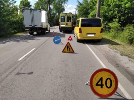 На улице Емельянова в Калининграде маршрутка врезалась в грузовик: пострадал пассажир
