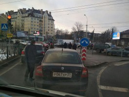 Из-за ДТП заблокирована часть перекрёстка улицы Гайдара и Советского проспекта в Калининграде