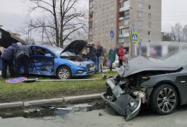 В центре Калининграда БМВ протаранил «Хёндай» (видео)