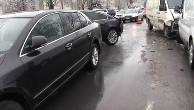 На улице Невского в Калининграде столкнулись четыре автомобиля