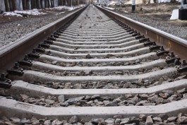 На ж/д переезде на ул. Нарвской поезд насмерть сбил 22-летнего калининградца