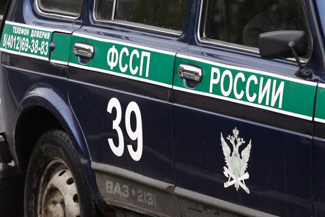 Судебные приставы Калининграда арестовали два автомобиля должников