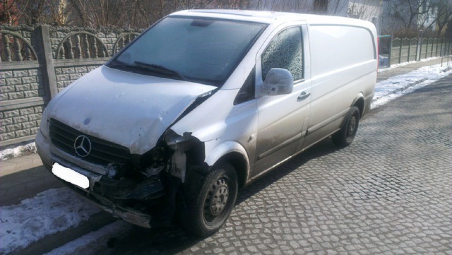 В Калининграде пьяный водитель микроавтобуса врезался в два автомобиля и сбил женщину