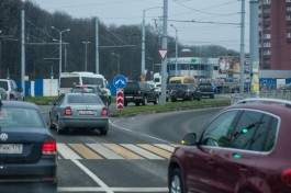 На площади Василевского в Калининграде автомобиль сбил девушку на переходе