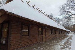 «Крыша из тростника и историческая канализация»: в зоопарке Калининграда отремонтировали вольер для копытных (фото)