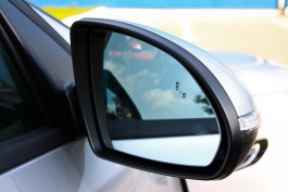 Калининградец сломал зеркало на чужом автомобиле из-за перегороженного выезда с парковки